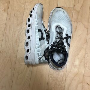 On cloud, monster sneakers been used quite so much still has a great sole